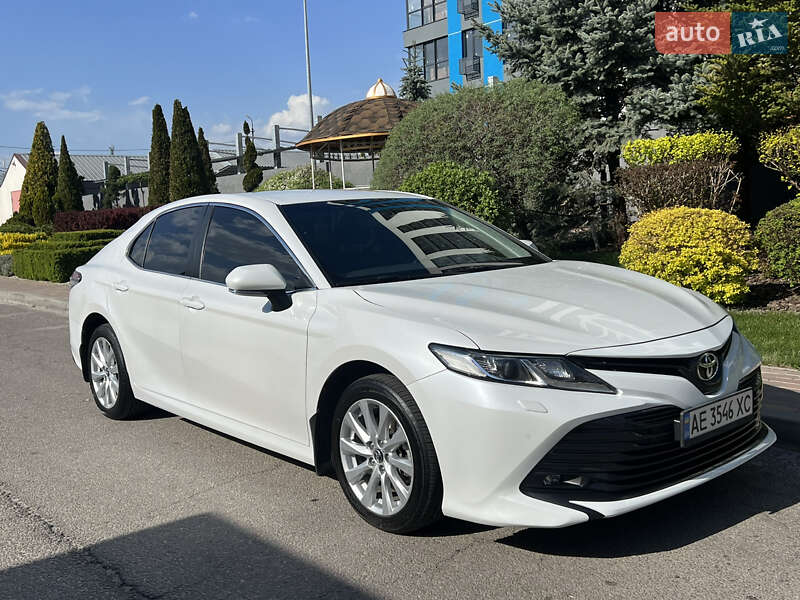 Toyota Camry (2019)