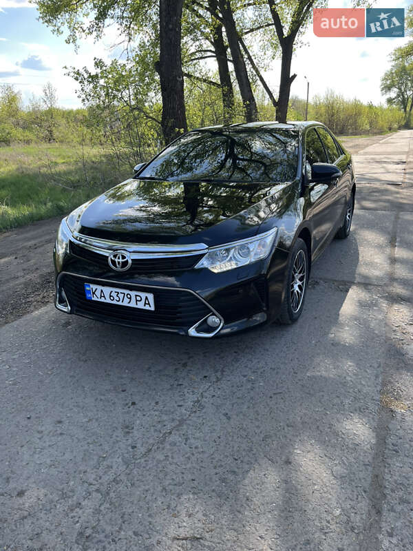 Toyota Camry (2017)