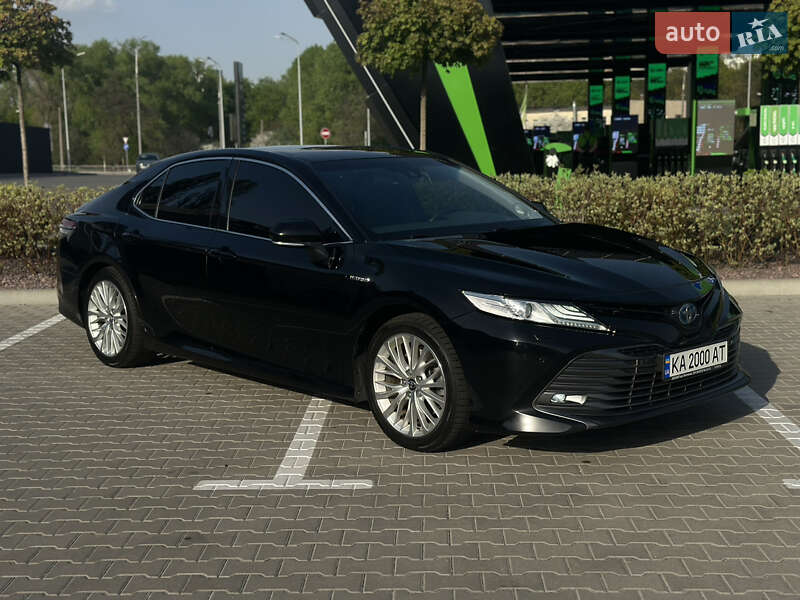 Toyota Camry (2019)