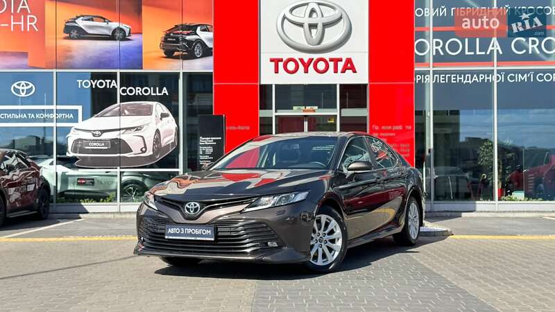 Toyota Camry (2019)