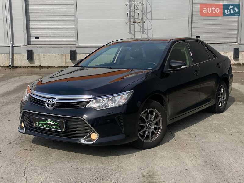 Toyota Camry (2014)