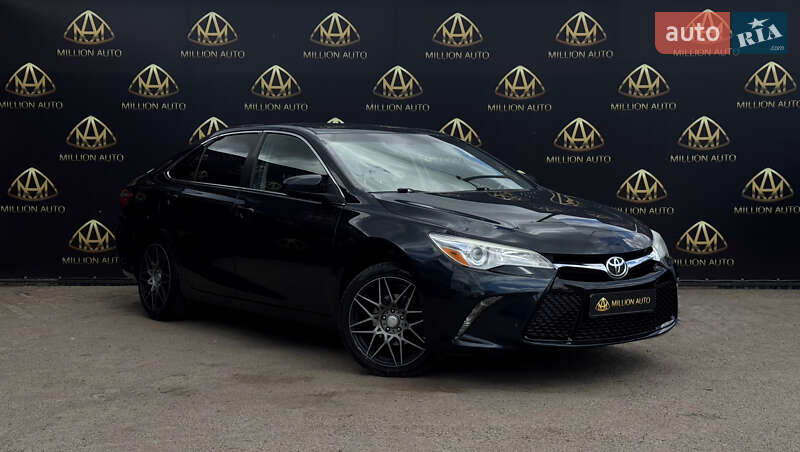 Toyota Camry (2016)