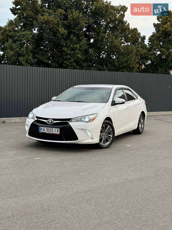 Toyota Camry (2016)