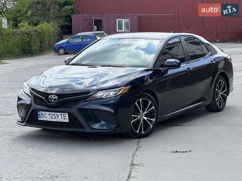 Toyota Camry (2019)
