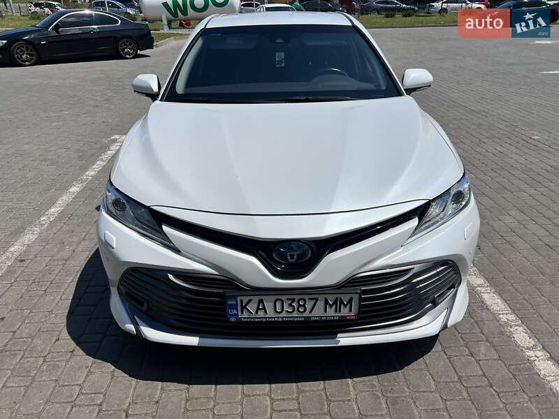 Toyota Camry (2020)
