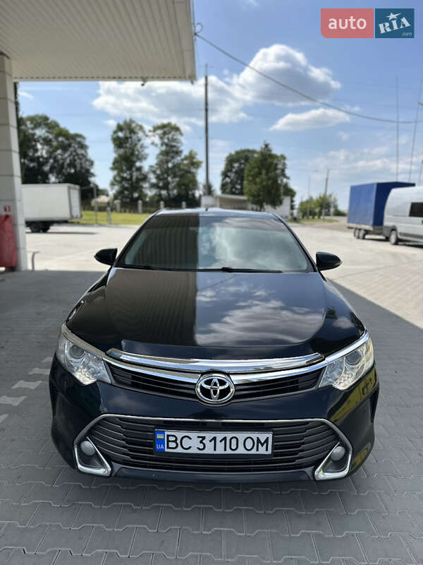 Toyota Camry (2015)