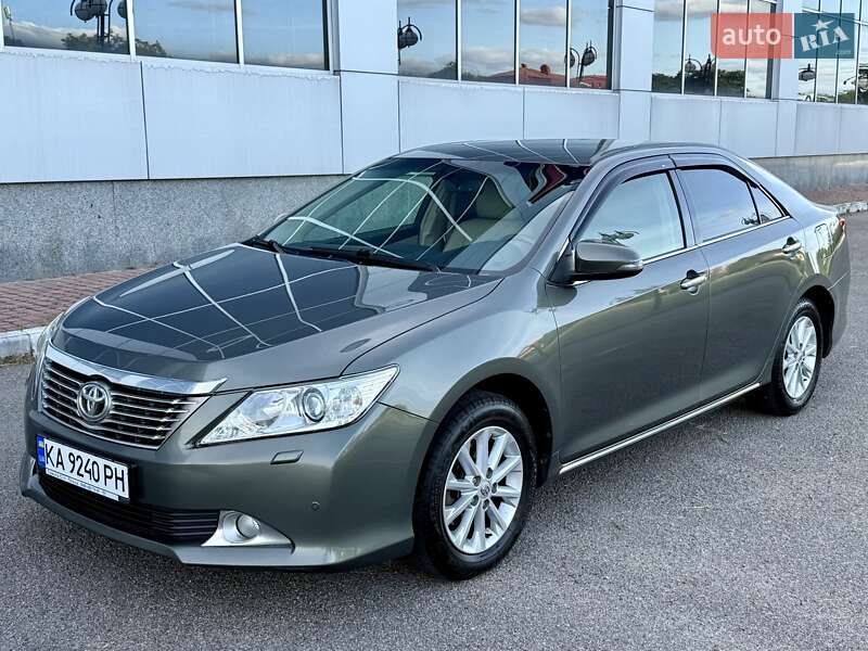 Toyota Camry (2012)