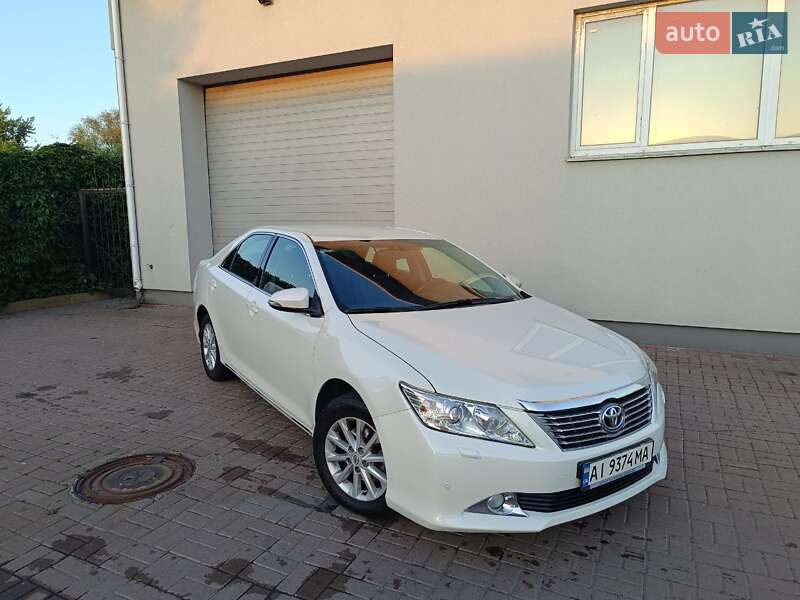 Toyota Camry (2014)