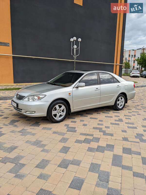 Toyota Camry (2004)