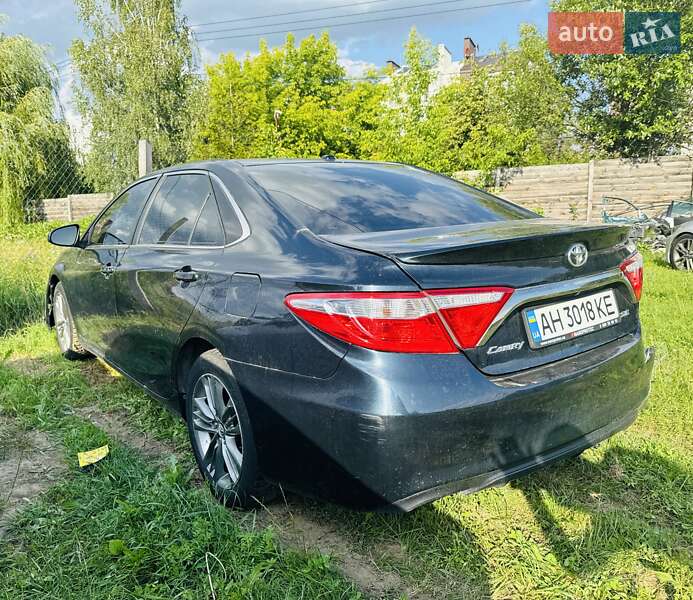Toyota Camry (2015)