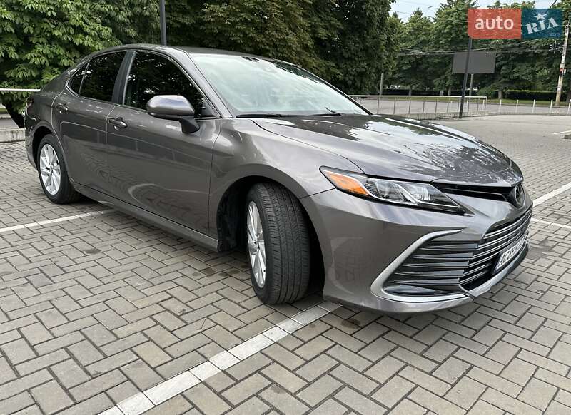 Toyota Camry (2021)