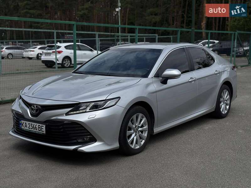 Toyota Camry (2020)