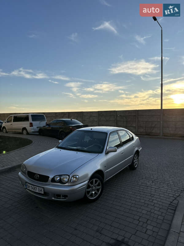 Toyota Corolla (2000)