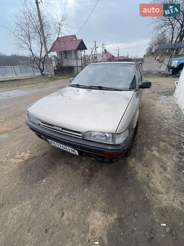 Toyota Corolla (1990)