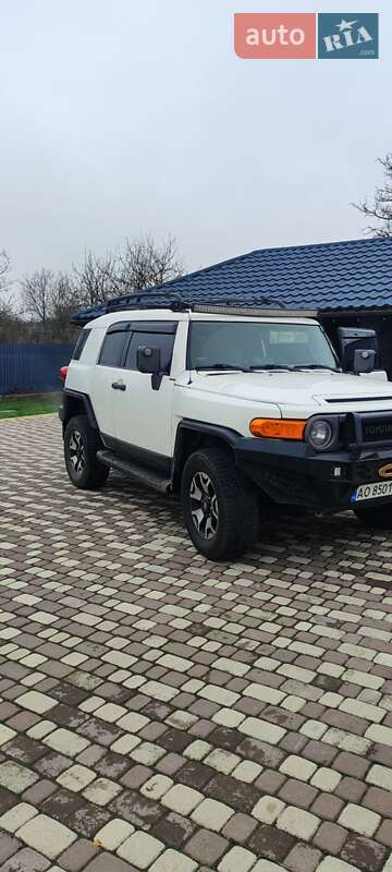 Toyota Fj cruiser (2014)