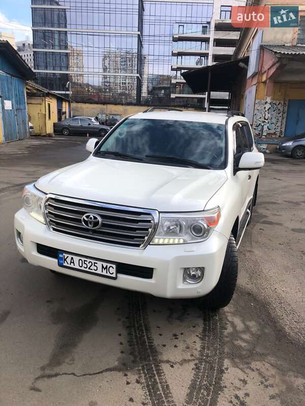 Toyota Land cruiser (2013)