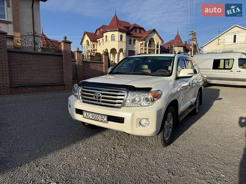 Toyota Land cruiser (2013)