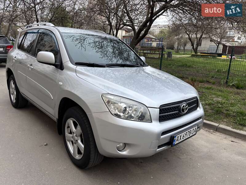 Toyota Rav4 (2006)
