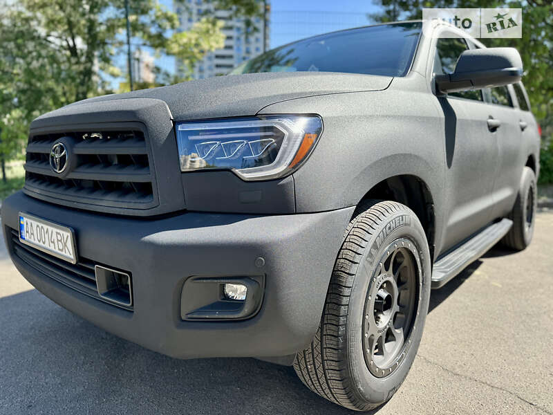 Toyota Sequoia (2013)