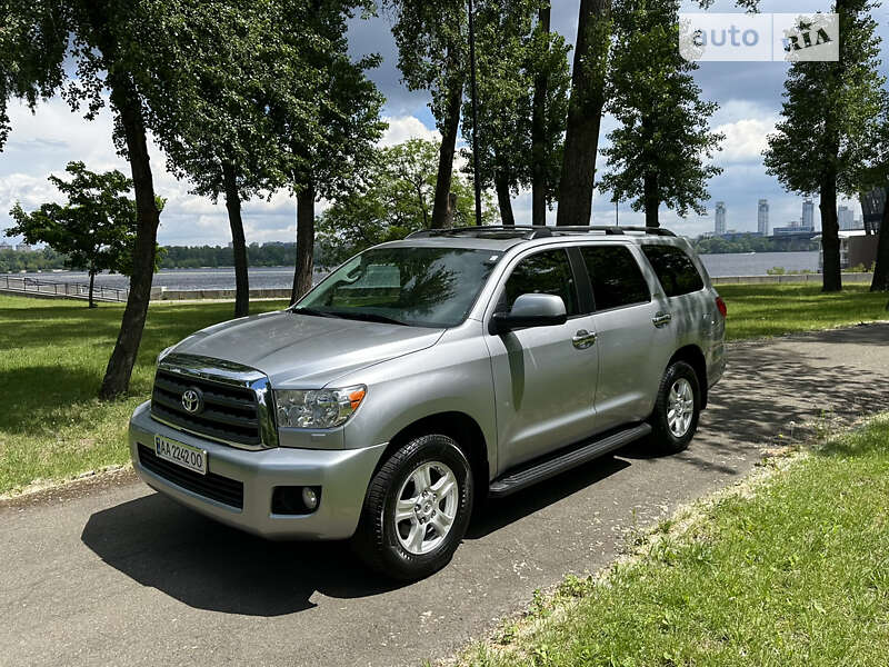 Toyota Sequoia (2017)