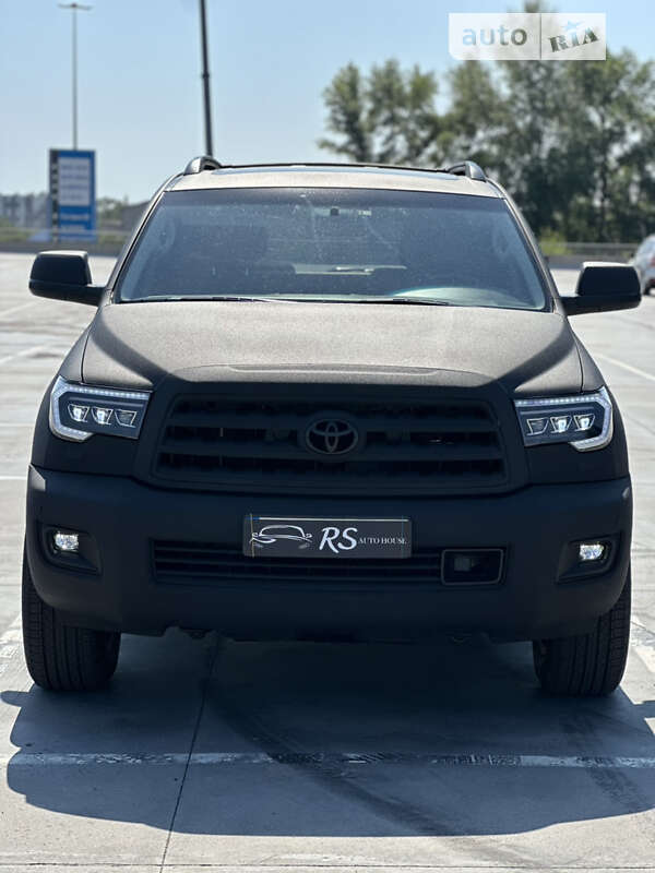 Toyota Sequoia (2013)