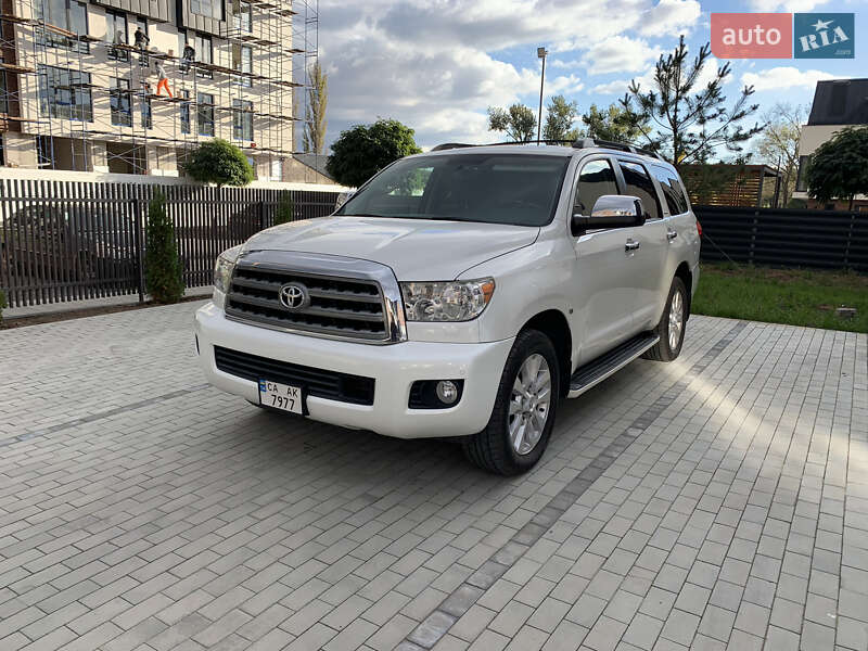 Toyota Sequoia (2014)