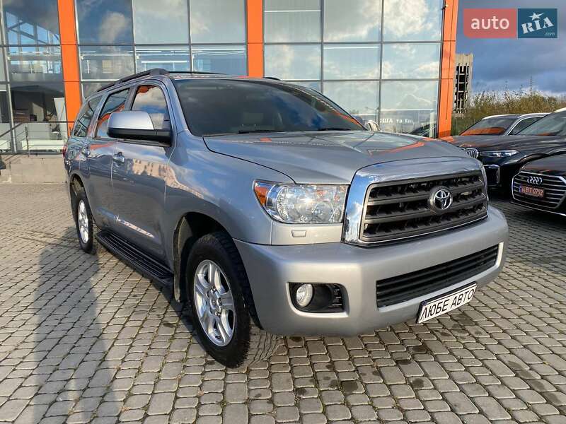 Toyota Sequoia (2016)