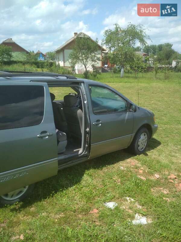 Toyota Sienna (1999)