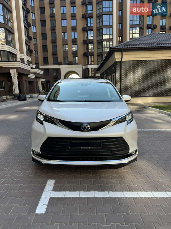 Toyota Sienna (2023)