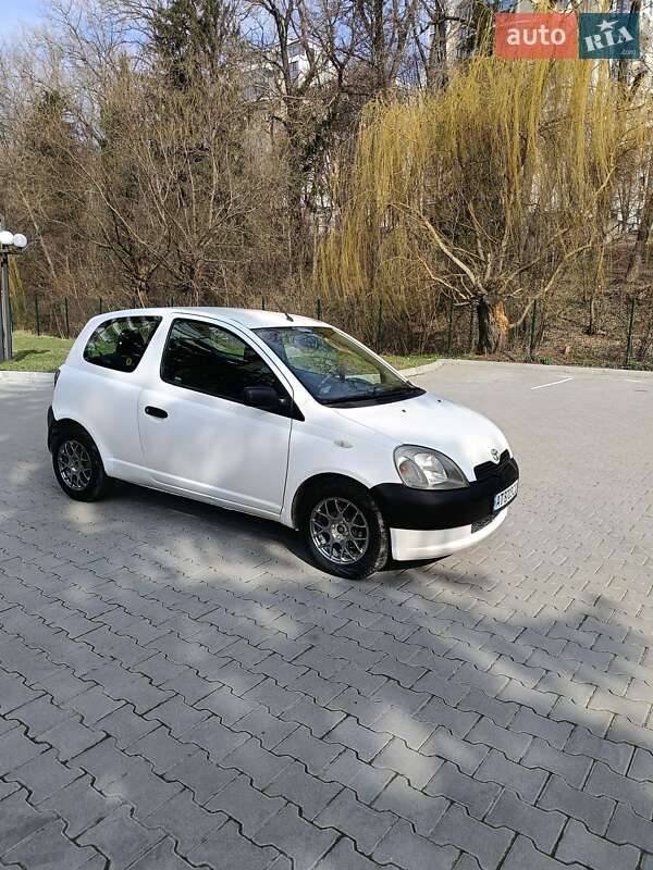 Toyota Yaris (2001)