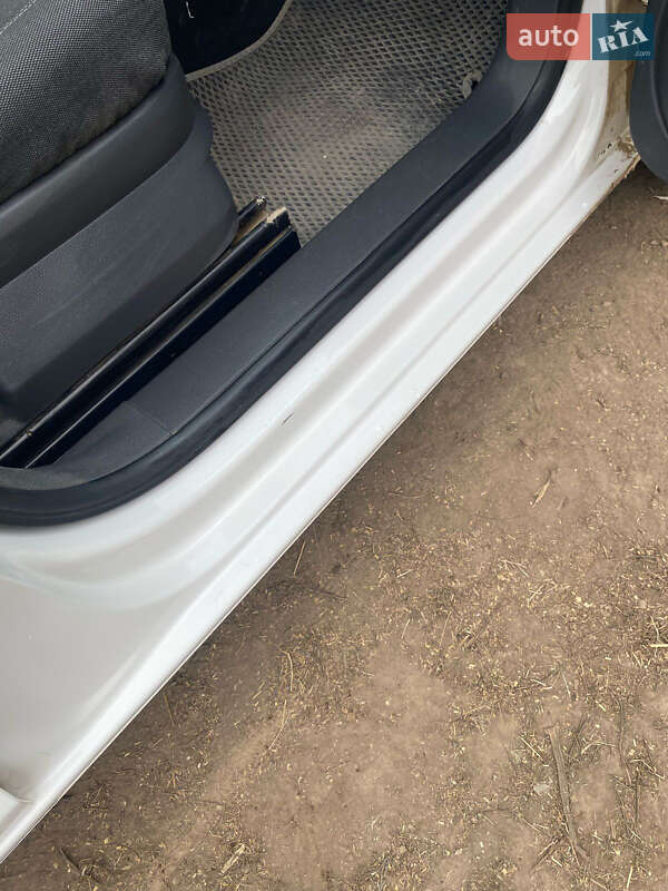 Volkswagen Caddy (2011)