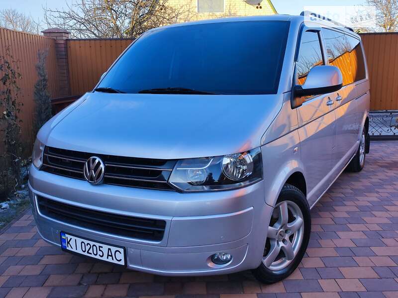 Volkswagen Caravelle (2012)
