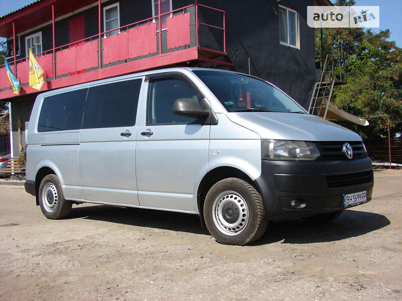 Volkswagen Caravelle (2012)
