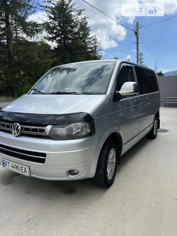 Volkswagen Caravelle (2010)