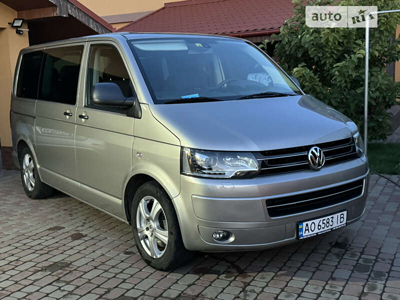 Volkswagen Caravelle (2011)