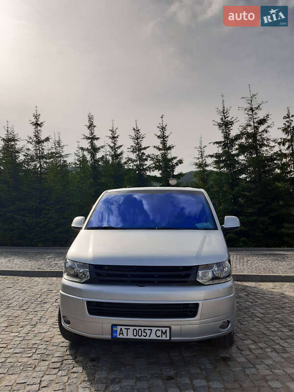 Volkswagen Caravelle (2010)