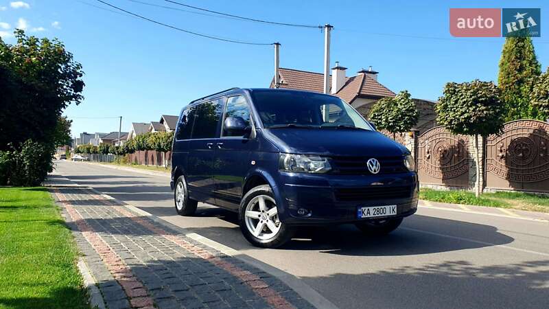 Volkswagen Caravelle (2010)