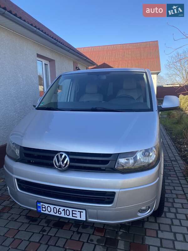 Volkswagen Caravelle (2012)