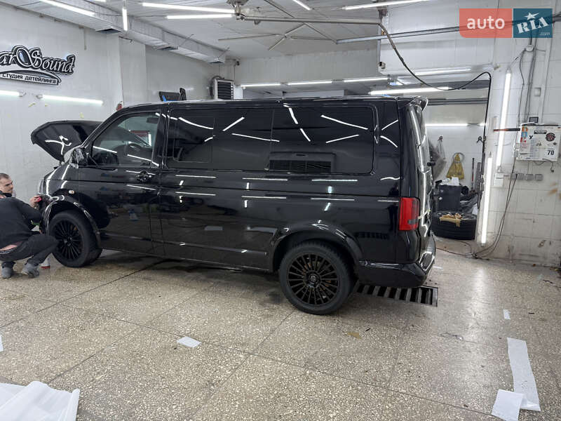 Volkswagen Caravelle (2012)