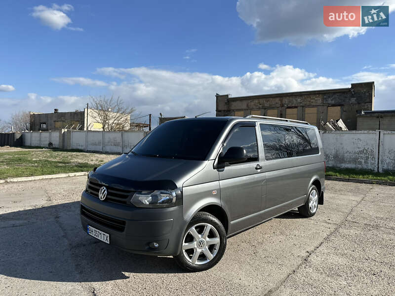 Volkswagen Caravelle (2011)