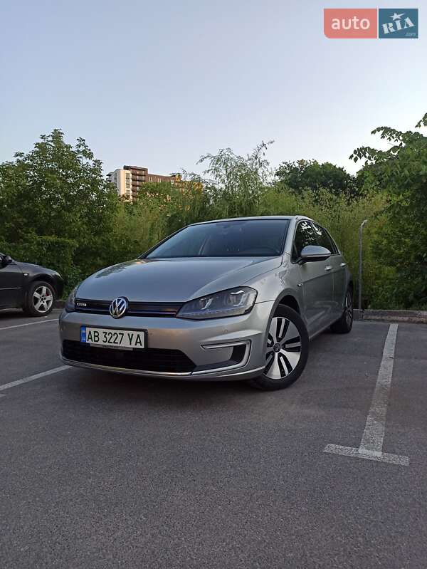 Volkswagen E-golf (2015)