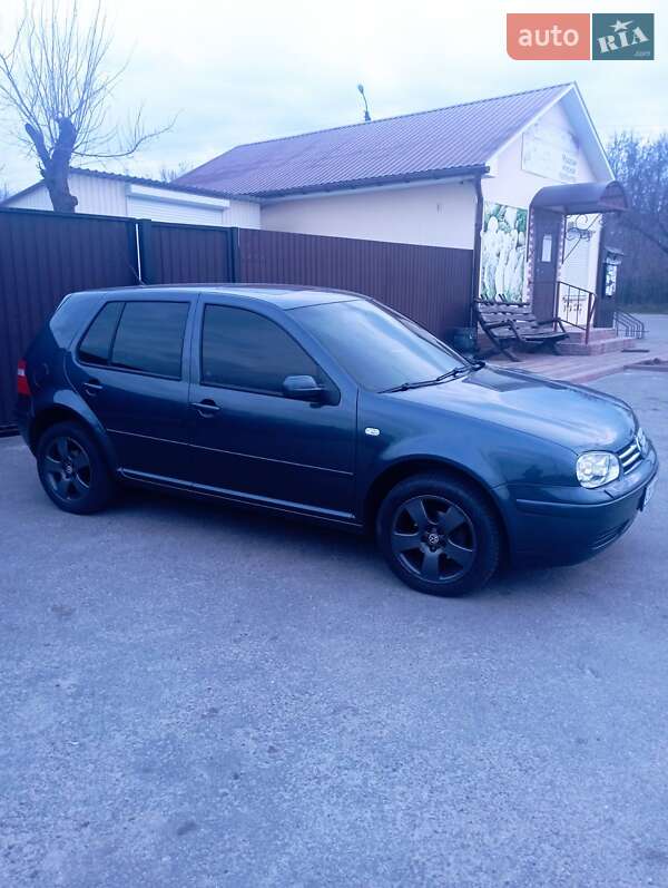 Volkswagen Golf (2003)