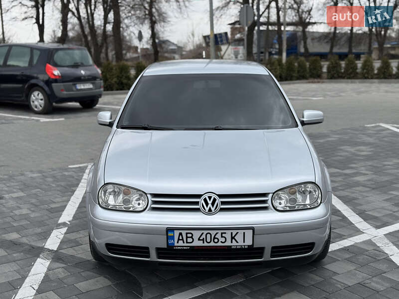 Volkswagen Golf (2003)