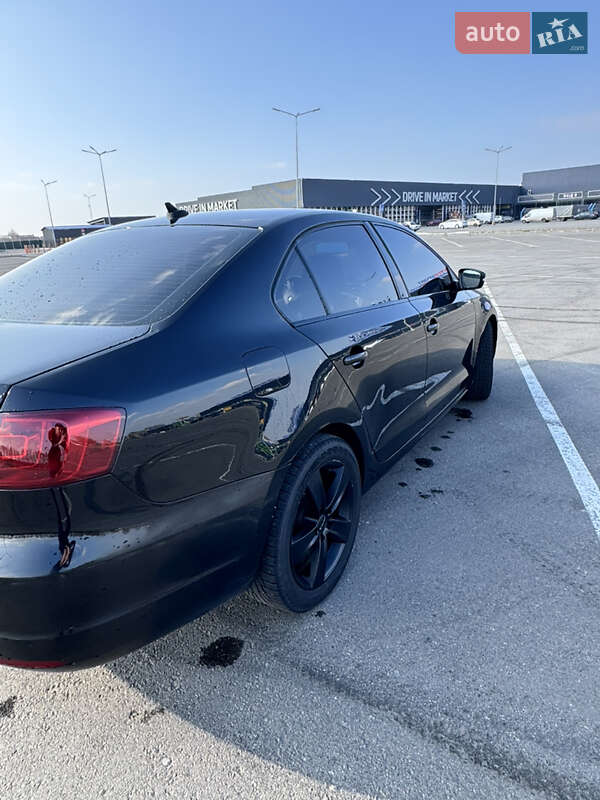 Volkswagen Jetta (2012)