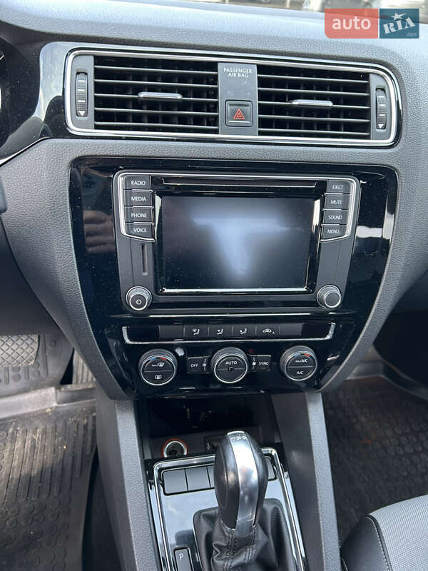 Volkswagen Jetta (2016)