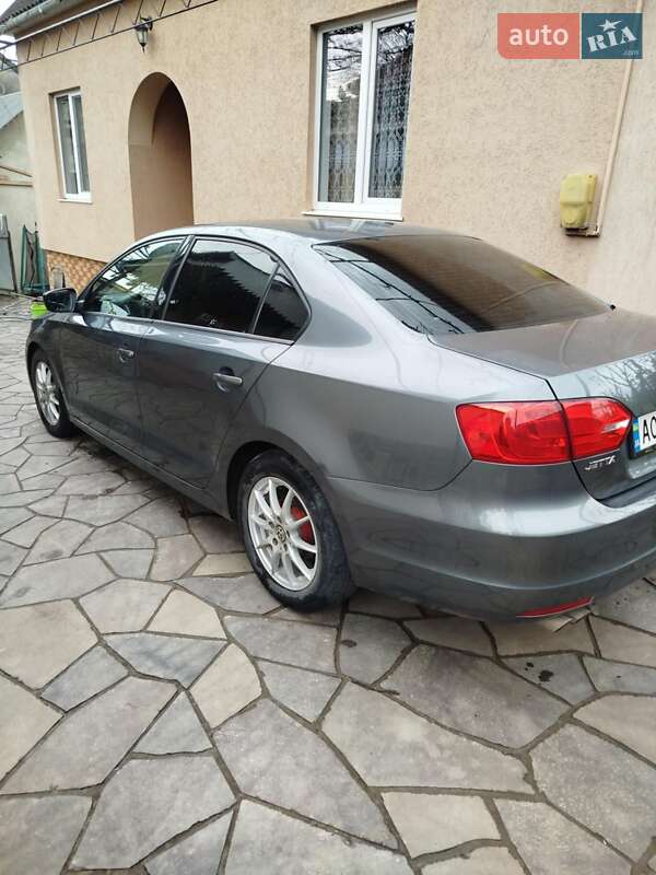 Volkswagen Jetta (2012)
