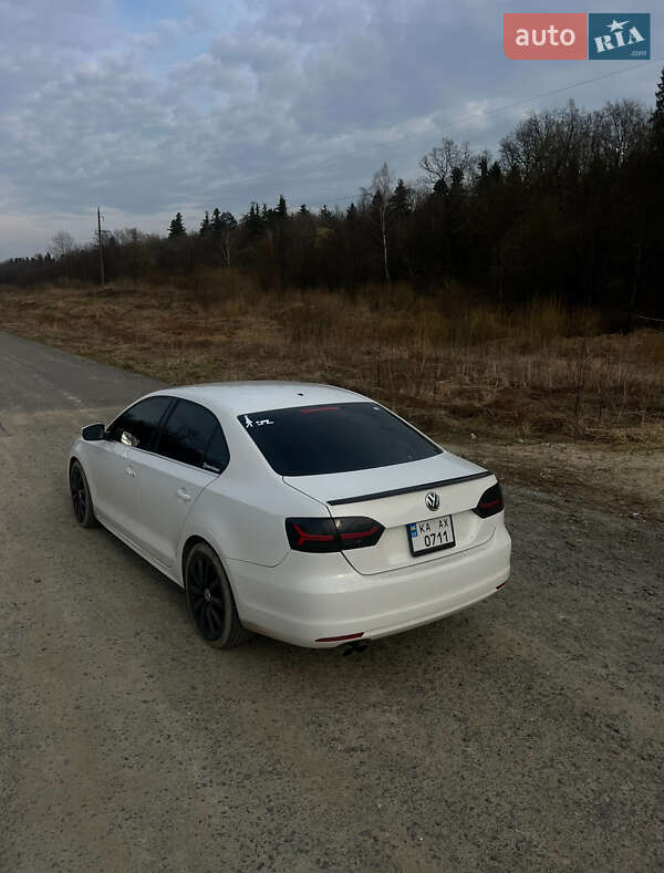 Volkswagen Jetta (2013)
