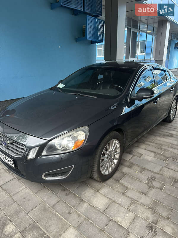 Volvo S60 (2012)