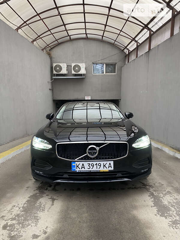 Volvo S90 (2017)