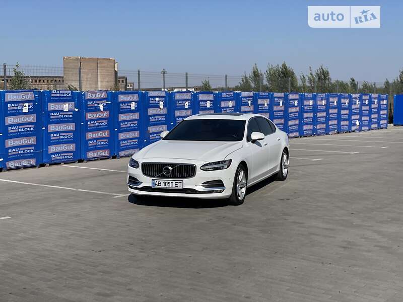 Volvo S90 (2017)